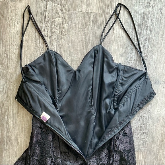 Vintage 1980s Black Lace Overlay Boned Bodice Side Ruched Ruffle Hem Midi Dress - Picture 14 of 17